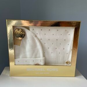 NWT MICHAEL KORS White Hat and Scarf Set